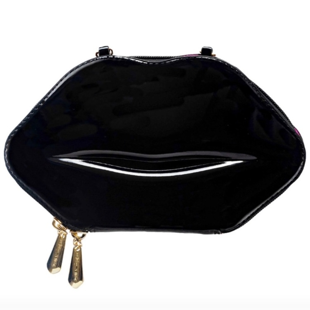 Betsey Johnson Black and Pink Lips bag 👄